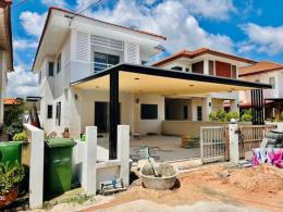 หมู่บ้านโฮมทาวน์ศรีราชา.   บ้านทาวน์โฮม 2 ชั้น.  ศรีราชา