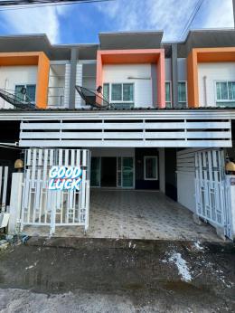 หมู่บ้านอรินสิริ. พานทอง