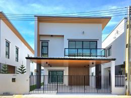 The Happy Life Town   อ่างศิลา