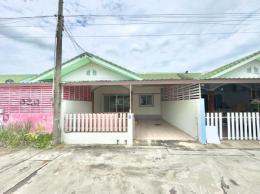 หมู่บ้านอัฐภิญญา. พานทอง